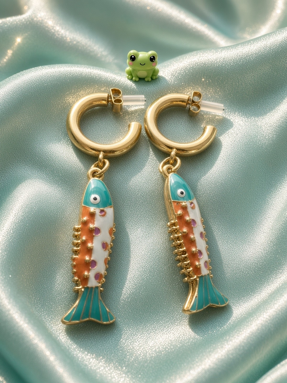 NEW .fish hoop earrings 🐠🐸
Gold-tone hoops, enamel lucky fish